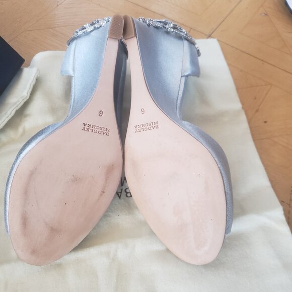 Badgley Mischka Grey to Silver Wedges Size 6 - Picture 3 of 5